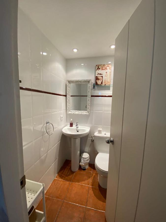 Habitacion Centrica Con Aire Acondicionado Bano Privado Nevera カダケス エクステリア 写真